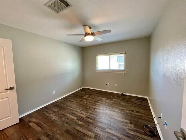 Building Photo - 1102 Keeshond Pl
