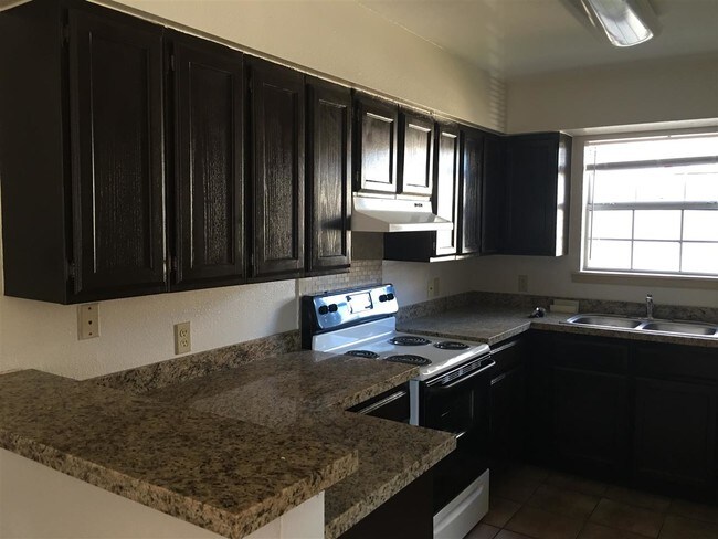 Building Photo - 504 Shiloh Dr