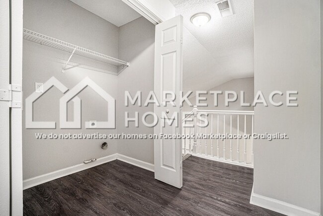 Building Photo - 141 Stable Ln