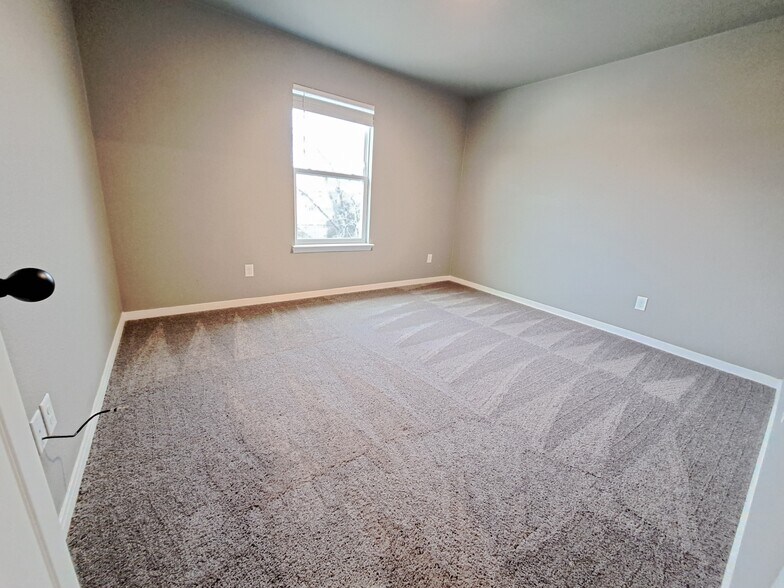 Building Photo - 311 Clore Rd