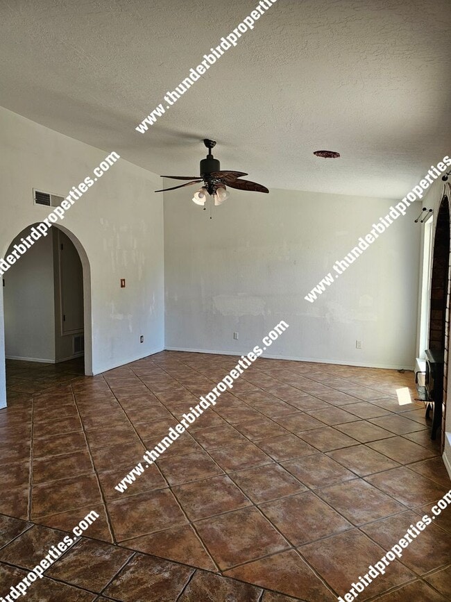 Building Photo - 3 bedroom, 2 baths  with great backyard oa...