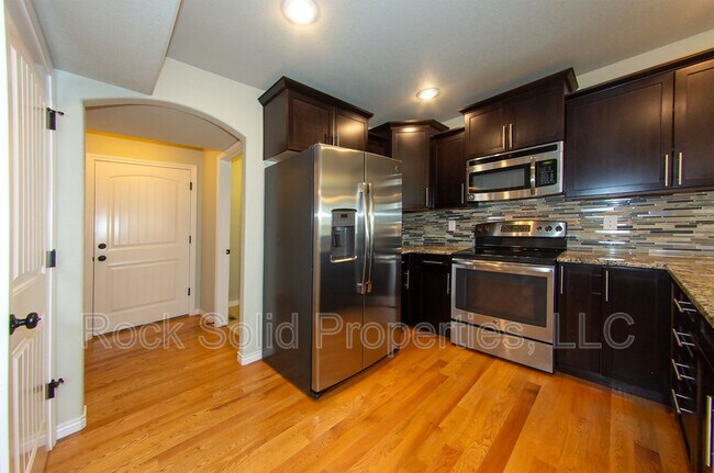 Building Photo - 1031 Old Town Ln