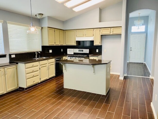 Building Photo - $2,350 Milburn & Herndon, 4 Bedroom Home -...