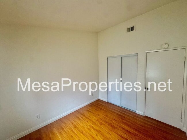 Building Photo - 1423 Willow Tree Ln