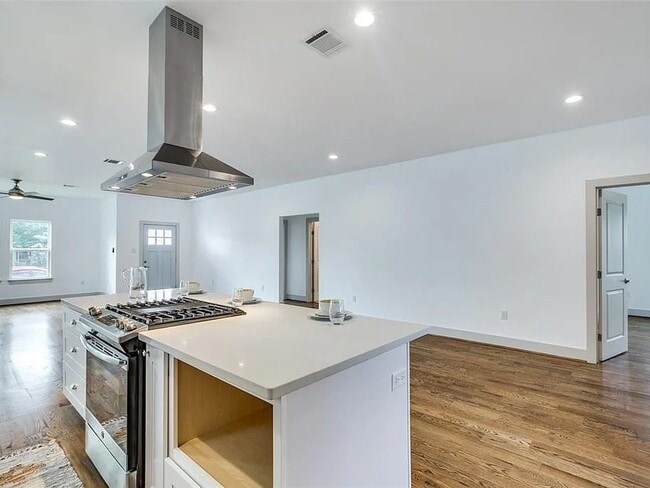 Building Photo - 6619 Sherman St