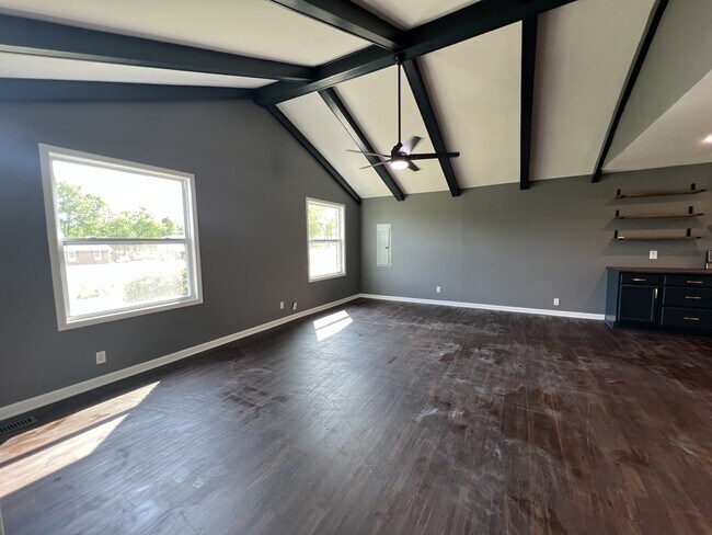 Building Photo - 120 Lake Point Dr