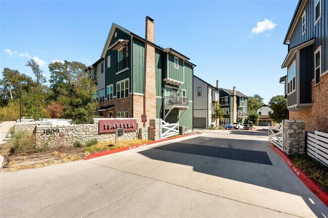 Building Photo - 3809 Valley View Rd
