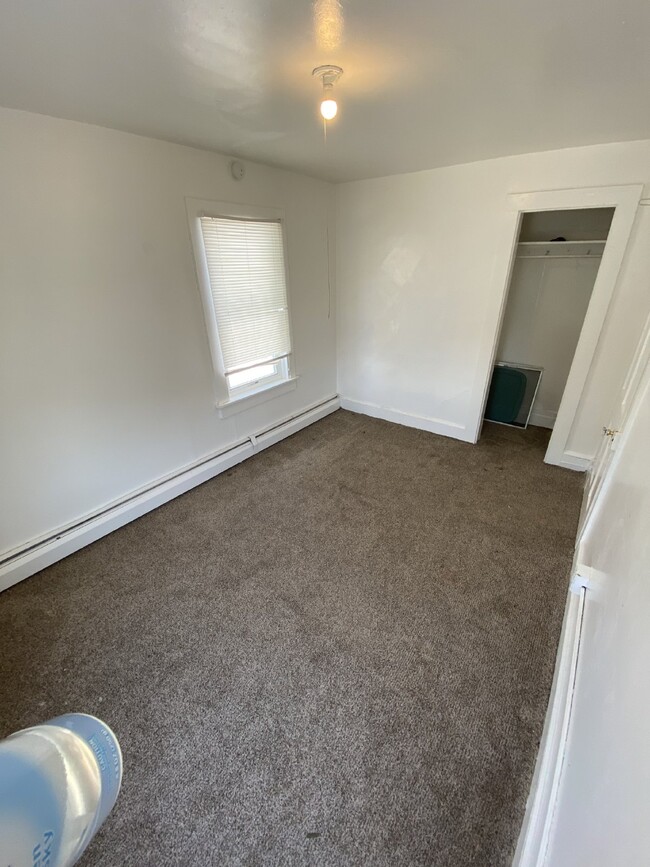 Building Photo - 3BR,  1BA AVAILABLE NOW! Apply Today!