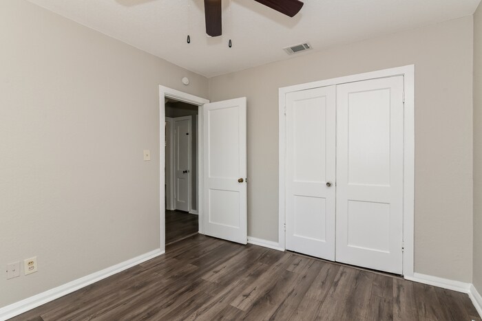 Building Photo - 402 Ariana Ave
