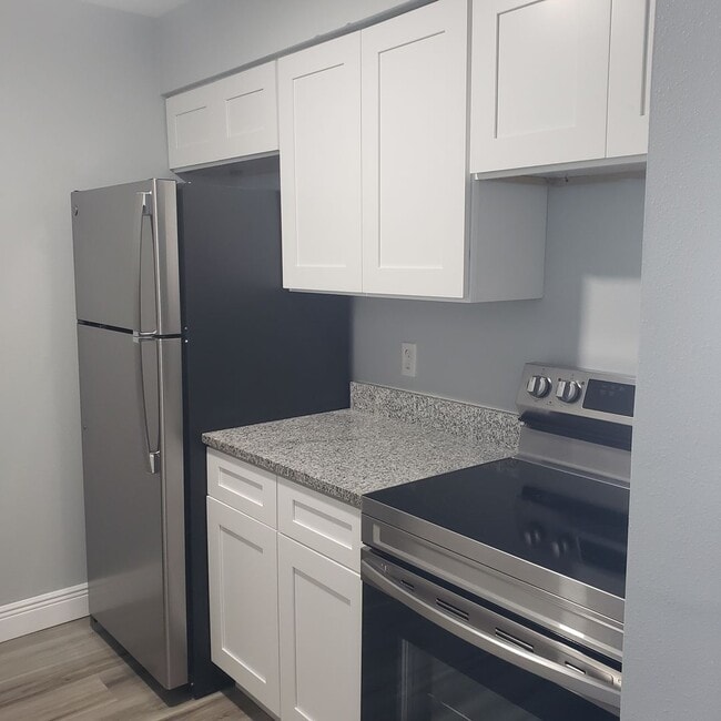 Building Photo - Beautiful water view ground floor condo in...