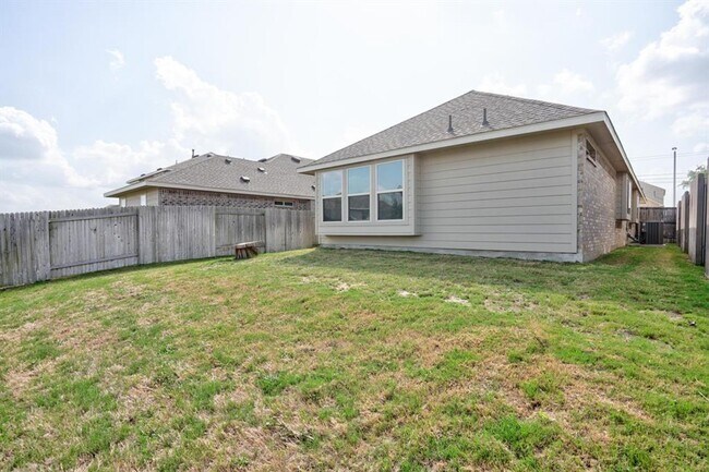 Building Photo - Beautiful 3BR/2BA Home with Island Kitchen...