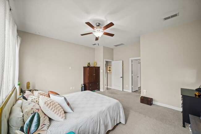 Building Photo - 6002 Daggerwing Wy