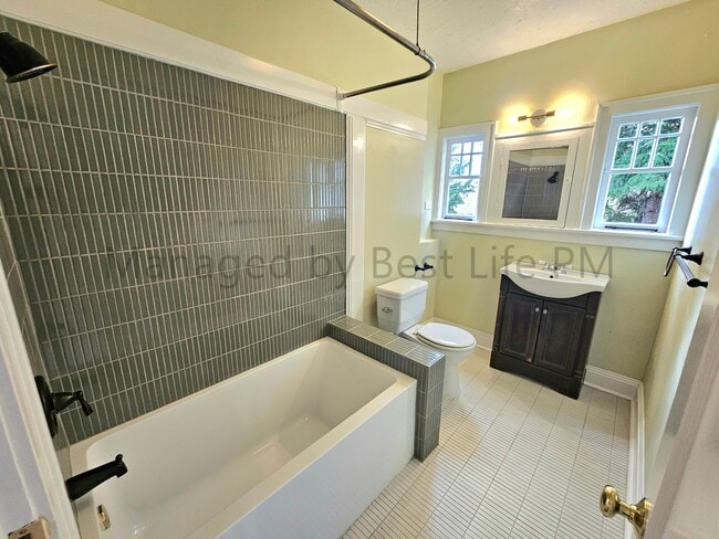 Building Photo - 223 NE 62nd Ave