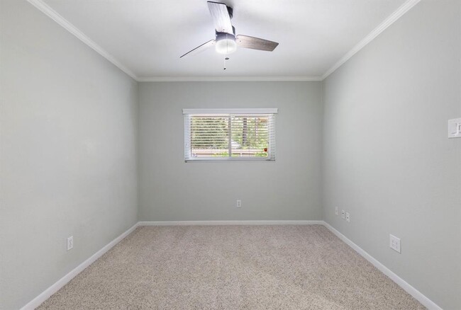 Building Photo - 21 Riverbank Dr