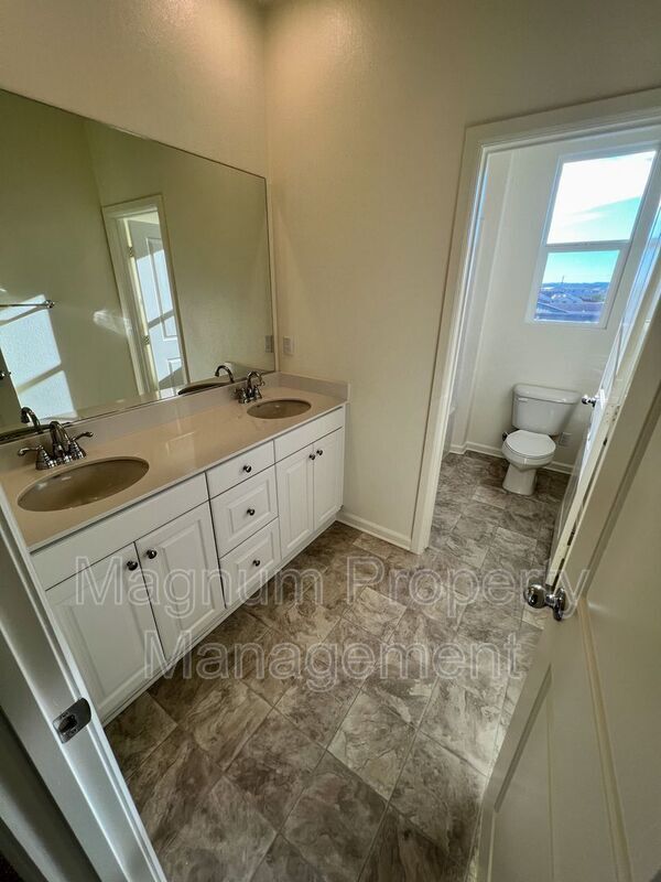 Building Photo - 31310 Reserve Dr