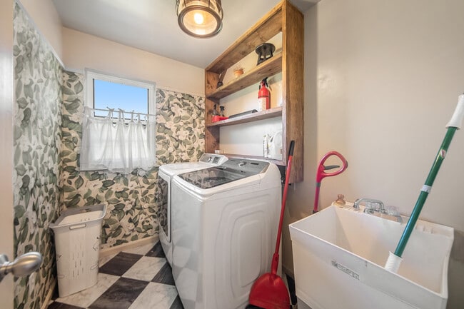 Building Photo - 403 Pembroke-