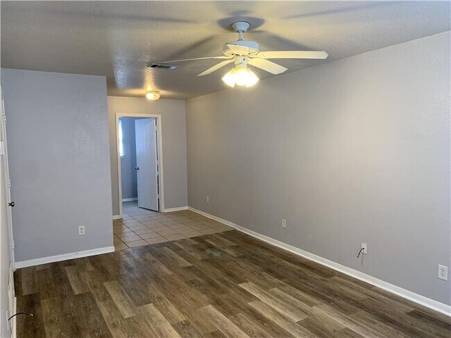 Building Photo - 2807 Cantabrian Dr