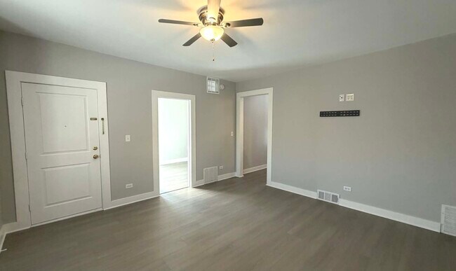 Building Photo - 2324 Clarence Ave