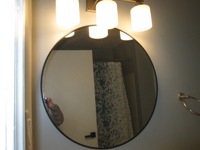 Building Photo - 800 Brook Dr