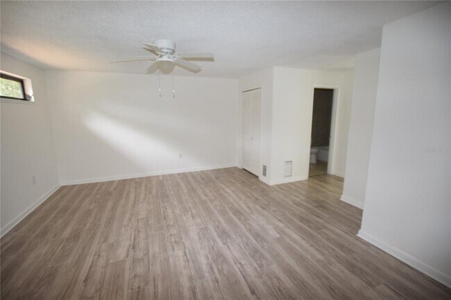 Building Photo - 904 Sumter St