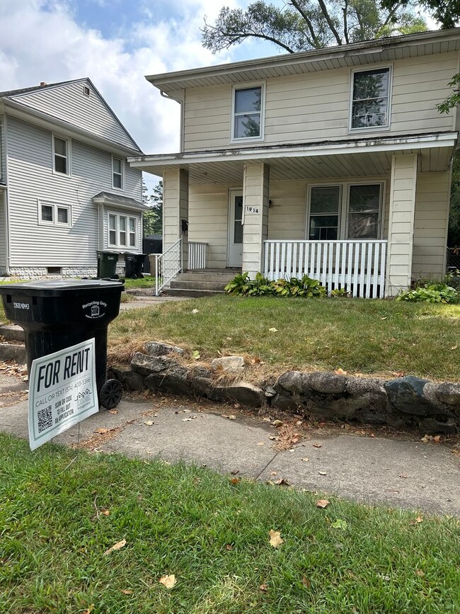 Building Photo - 3-Bedroom, 1-Bathroom Home with Updated Ki...