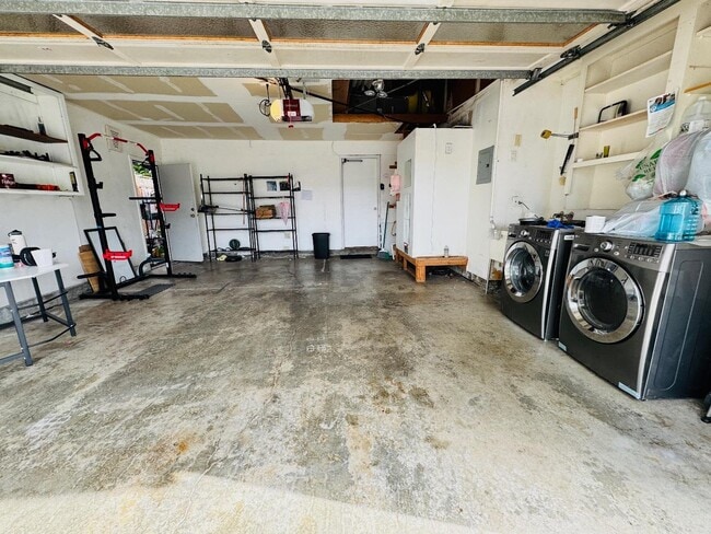 Building Photo - 5846 Pontiac Dr