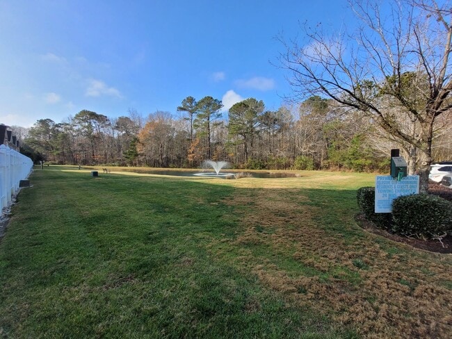 Building Photo - Gorgeous Townhome-Style Condo in Virginia Beach!