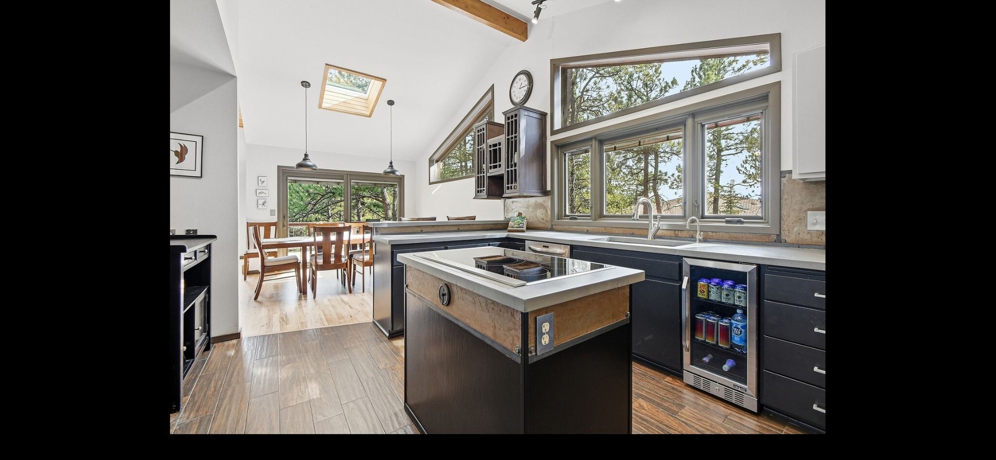 Building Photo - 2074 Foothills Dr S