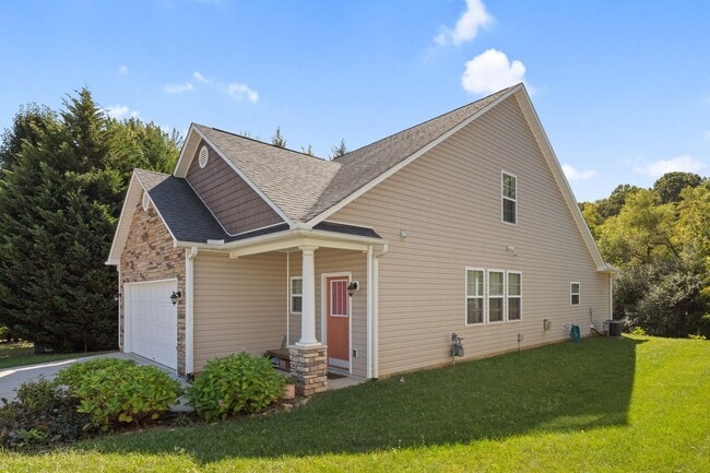 Building Photo - Wonderful Home in Arden