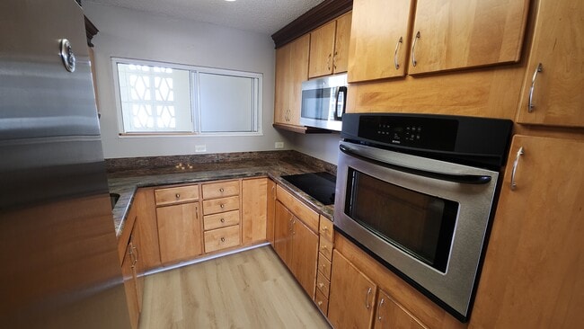 Building Photo - 469 Ena Rd