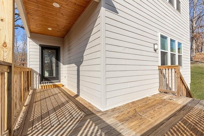 Building Photo - 3 Pickering Dr