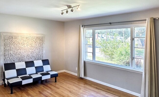 Building Photo - 312 Robinwood Ave