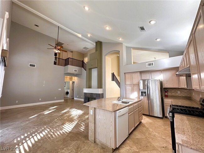 Building Photo - 271 Tayman Park Ave