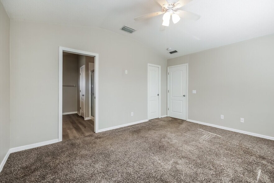 Building Photo - 304 Fareham Dr