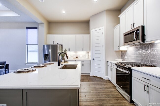 Building Photo - 1038 Cadogan Squire