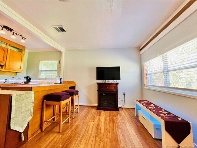 Building Photo - 632 W Weatherbee Rd