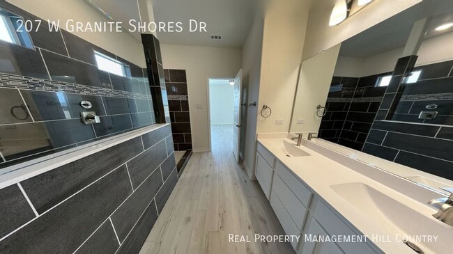 Building Photo - Live By Boerne Lake!
