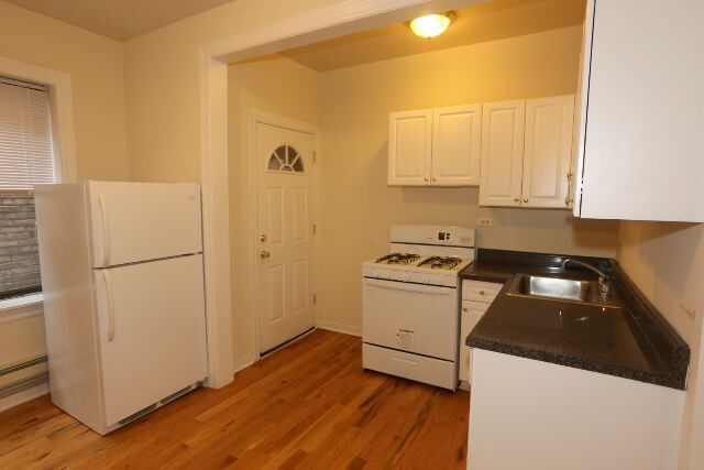 Building Photo - 3727 N Pine Grove Ave