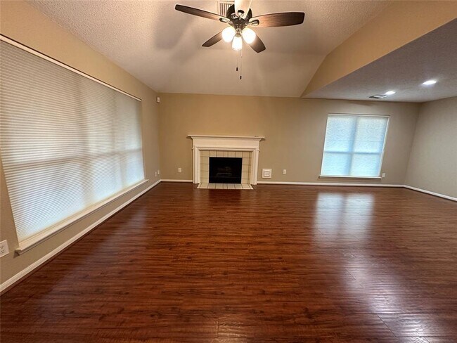 Building Photo - 9918 Cedaredge Dr
