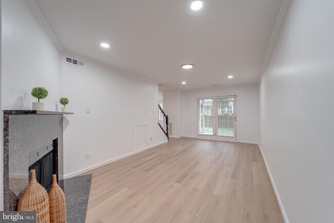 Building Photo - 4047 Chetham Wy
