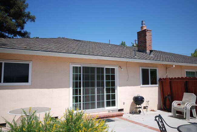 Building Photo - 94-98 Amherst Av.