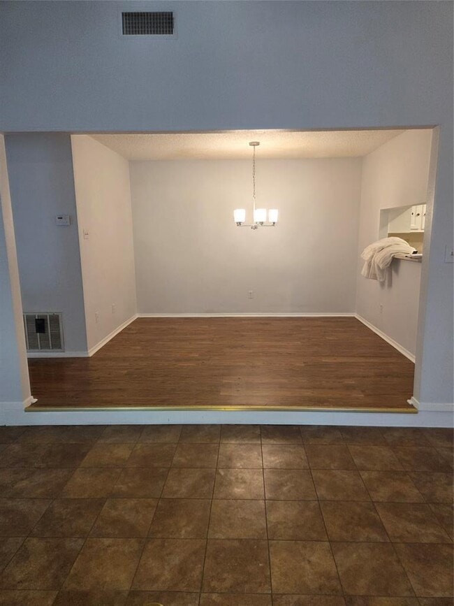 Building Photo - 8111 Baywood Dr