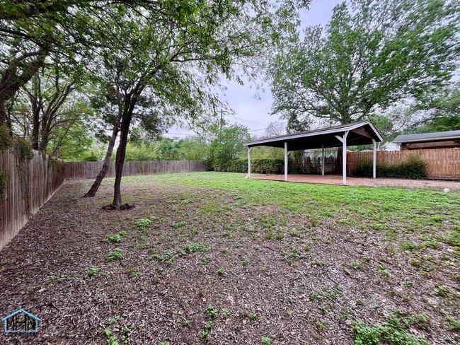 Building Photo - 810 Elizabeth Rd