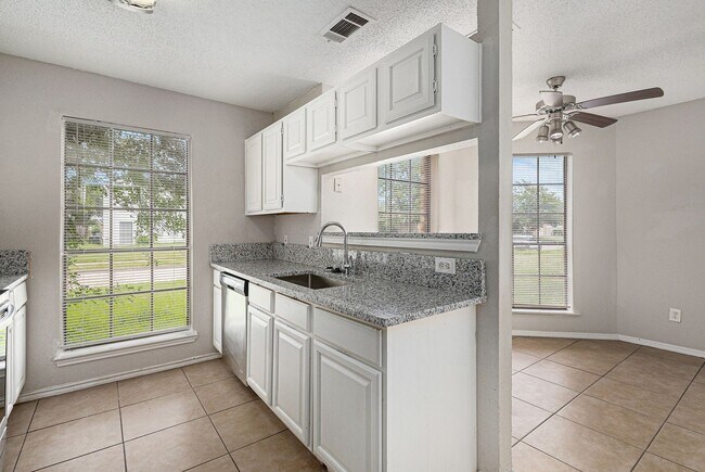 Building Photo - Beuatiful Home in Dallas County