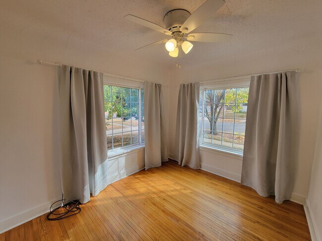 Building Photo - Beautiful Cedar Falls Home