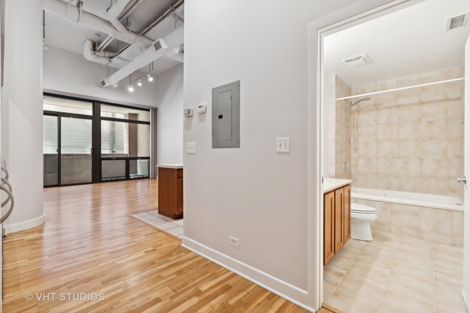 Building Photo - 211 E Ohio St