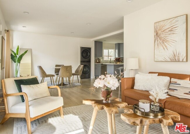 Building Photo - 4616 Rosewood Ave