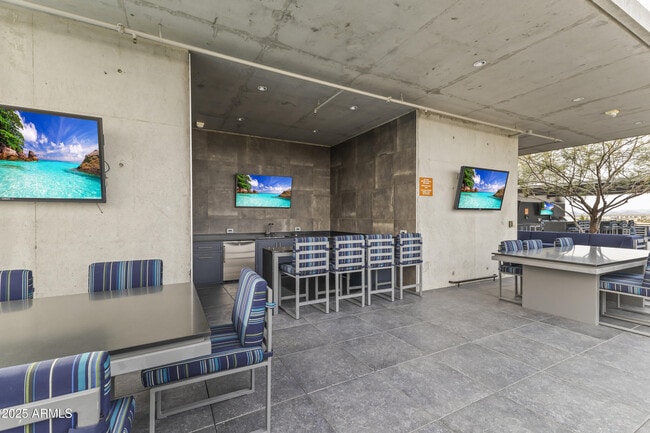 Building Photo - 7180 E Kierland Blvd