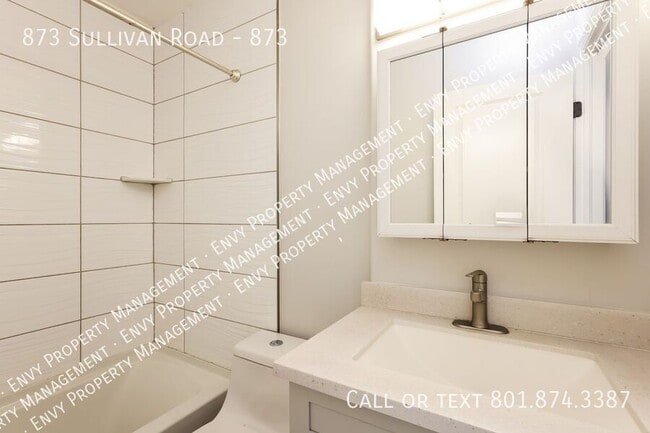 Building Photo - 873 Sullivan Dr