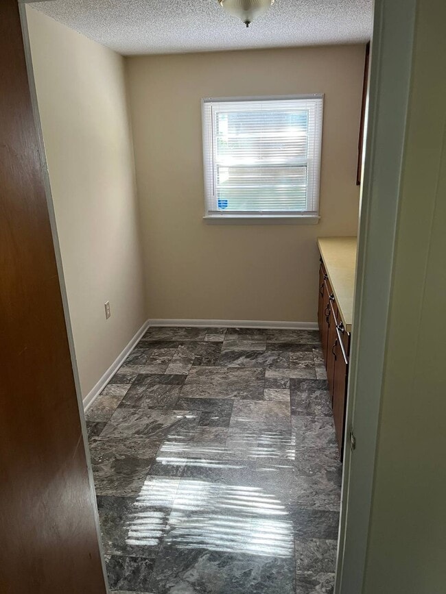 Building Photo - 302 Satterwhite Dr